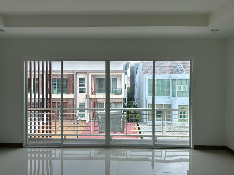 4-BR Townhouse, Bangkok, Phlapphla, Wang Thonglang, Bangkok, 4 Bedrooms, 360 sqm, Townhouse For Rent, by Tayfun  Suebsarakham , 500145421 - DDproperty.com