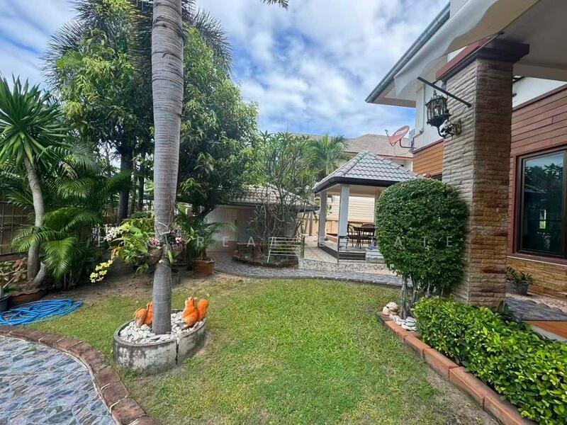 Pool View Villa 4 Bedroom for sale East Pattaya, Chon Buri (Pattaya), Bang Lamung, Bang Lamung (Pattaya), Chon Buri (Pattaya), 4 Bedrooms, 520 sqm, Single Detached House For Sale, by PLC Real Estate, 500145523 - DDproperty.com