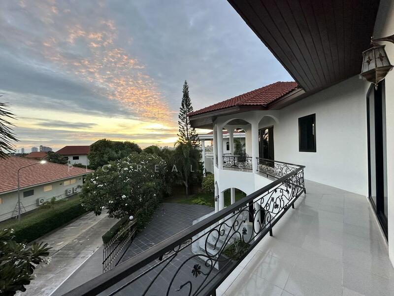 Pool View Villa 5 Bedroom for sale East Pattaya, Chon Buri (Pattaya), Bang Lamung, Bang Lamung (Pattaya), Chon Buri (Pattaya), 5 Bedrooms, 1,100 sqm, Villa For Sale, by PLC Real Estate, 500145549 - DDproperty.com