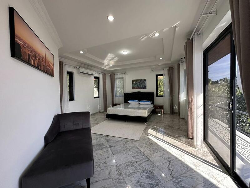 ขายวิลล่าวิวสระว่ายน้ำ 5 ห้องนอน พัทยาตะวันออก, ชลบุรี, บางละมุง, บางละมุง, ชลบุรี, 1,100 ตร.ม., วิลล่า ขาย, โดย PLC Real Estate, 500145549 - DDproperty.com