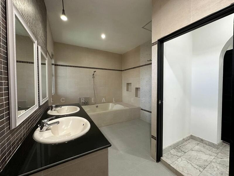 Pool View Villa 5 Bedroom for sale East Pattaya, Chon Buri (Pattaya), Bang Lamung, Bang Lamung (Pattaya), Chon Buri (Pattaya), 5 Bedrooms, 1,100 sqm, Villa For Sale, by PLC Real Estate, 500145549 - DDproperty.com