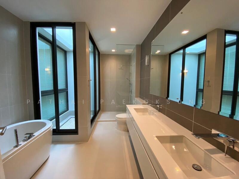 Baan Klang Muang Classe Ekkamai-Ramintra, Bangkok, Sukhonthasawat Road, Lat Phrao, Lat Phrao, Bangkok, 4 Bedrooms, 346 sqm, Single Detached House For Sale, by Pathai Paekoksung, 500145585 - DDproperty.com