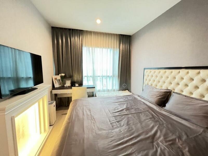 Life Ratchadapisek, Bangkok, 279 Ratchadapisaek Road, Huai Khwang, Huai Khwang, Bangkok, 2 Bedrooms, 56 sqm, Condo For Sale, by Natthapong Laomahong, 500145713 - DDproperty.com