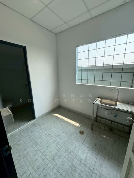 ให้เช่าโกดังพร้อมสำนักงาน พื้นที่ 7 ไร่ ไฟฟ้า 3 เฟส ทำเลดี เดินทางสะดวก บางปลาม้า สุพรรณบุรี, สุพรรณบุรี, สาลี, บางปลาม้า, สุพรรณบุรี, 900 ตร.ม., โกดัง-โรงงาน ให้เช่า, โดย Jutanon Komoottanaruk, 500145819 - DDproperty.com