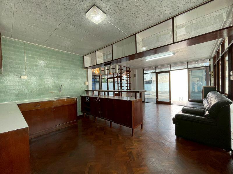 อาคารสำนักงาน โกดัง บ้าน ในพื้นที่เดียวกัน ซอยจันทน์ 43, กรุงเทพ, ทุ่งวัดดอน, สาทร, กรุงเทพ, 2,066 ตร.ม., สำนักงาน ให้เช่า, โดย Jutarat Jitmun, 500146064 - DDproperty.com