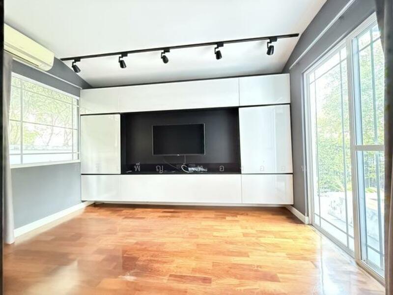 Nanthawan Uthayan-Aksa, Bangkok, Uthayan Road, Sala Thammasop, Thawi Watthana, Bangkok, 5 Bedrooms, 200 sqm, Single Detached House For Sale, by ศิริเพ็ญ ทองอ่อน, 500146075 - DDproperty.com