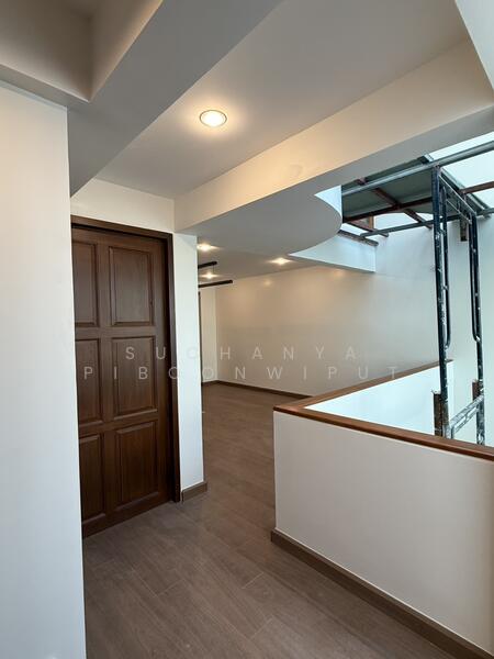 New Townhouse For Rent Contemporary Style at Phrom Phong, Bangkok, สุขุมวิท 39, Khlong Tan Nua, Watthana, Bangkok, 2 Bedrooms, 350 sqm, Townhouse For Rent, by Suchanya Piboonwiput, 500146094 - DDproperty.com