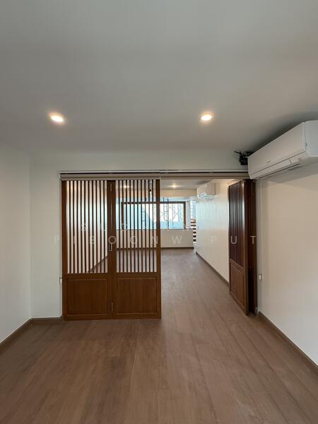 New Townhouse For Rent Contemporary Style at Phrom Phong, Bangkok, สุขุมวิท 39, Khlong Tan Nua, Watthana, Bangkok, 2 Bedrooms, 350 sqm, Townhouse For Rent, by Suchanya Piboonwiput, 500146094 - DDproperty.com