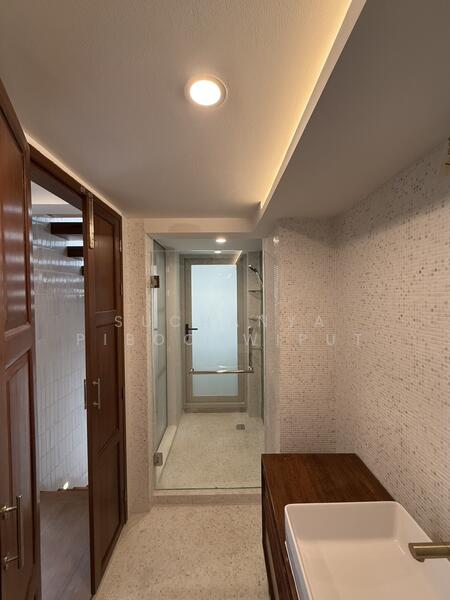 New Townhouse For Rent Contemporary Style at Phrom Phong, Bangkok, สุขุมวิท 39, Khlong Tan Nua, Watthana, Bangkok, 2 Bedrooms, 350 sqm, Townhouse For Rent, by Suchanya Piboonwiput, 500146094 - DDproperty.com