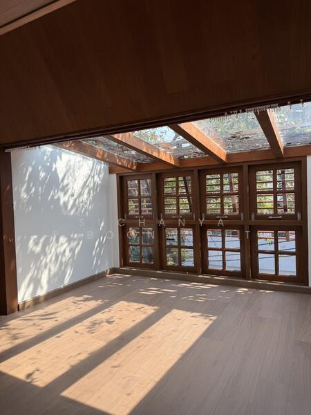 New Townhouse For Rent Contemporary Style at Phrom Phong, Bangkok, สุขุมวิท 39, Khlong Tan Nua, Watthana, Bangkok, 2 Bedrooms, 350 sqm, Townhouse For Rent, by Suchanya Piboonwiput, 500146094 - DDproperty.com