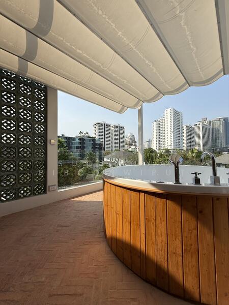 New Townhouse For Rent Contemporary Style at Phrom Phong, Bangkok, สุขุมวิท 39, Khlong Tan Nua, Watthana, Bangkok, 2 Bedrooms, 350 sqm, Townhouse For Rent, by Suchanya Piboonwiput, 500146094 - DDproperty.com