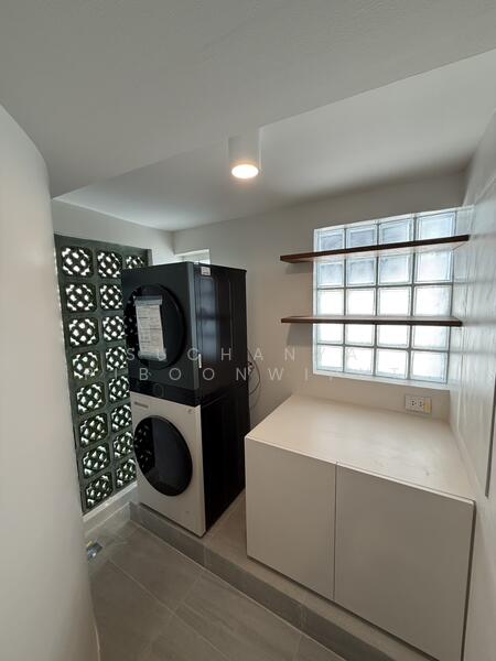 New Townhouse For Rent Contemporary Style at Phrom Phong, Bangkok, สุขุมวิท 39, Khlong Tan Nua, Watthana, Bangkok, 2 Bedrooms, 350 sqm, Townhouse For Rent, by Suchanya Piboonwiput, 500146094 - DDproperty.com