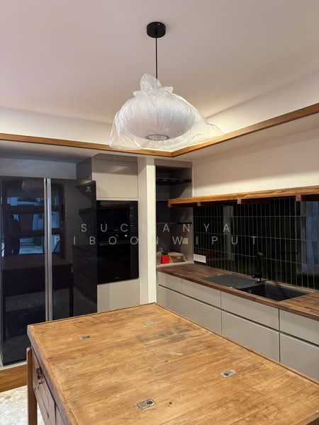 New Townhouse For Rent Contemporary Style at Phrom Phong, Bangkok, สุขุมวิท 39, Khlong Tan Nua, Watthana, Bangkok, 2 Bedrooms, 350 sqm, Townhouse For Rent, by Suchanya Piboonwiput, 500146094 - DDproperty.com