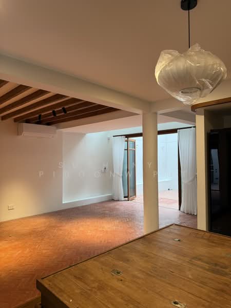 New Townhouse For Rent Contemporary Style at Phrom Phong, Bangkok, สุขุมวิท 39, Khlong Tan Nua, Watthana, Bangkok, 2 Bedrooms, 350 sqm, Townhouse For Rent, by Suchanya Piboonwiput, 500146094 - DDproperty.com