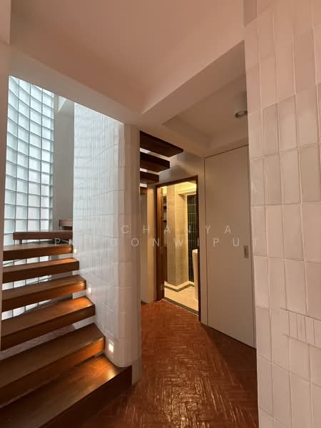 New Townhouse For Rent Contemporary Style at Phrom Phong, Bangkok, สุขุมวิท 39, Khlong Tan Nua, Watthana, Bangkok, 2 Bedrooms, 350 sqm, Townhouse For Rent, by Suchanya Piboonwiput, 500146094 - DDproperty.com