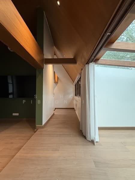 New Townhouse For Rent Contemporary Style at Phrom Phong, Bangkok, สุขุมวิท 39, Khlong Tan Nua, Watthana, Bangkok, 2 Bedrooms, 350 sqm, Townhouse For Rent, by Suchanya Piboonwiput, 500146094 - DDproperty.com