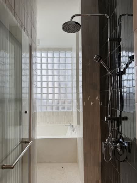 New Townhouse For Rent Contemporary Style at Phrom Phong, Bangkok, สุขุมวิท 39, Khlong Tan Nua, Watthana, Bangkok, 2 Bedrooms, 350 sqm, Townhouse For Rent, by Suchanya Piboonwiput, 500146094 - DDproperty.com
