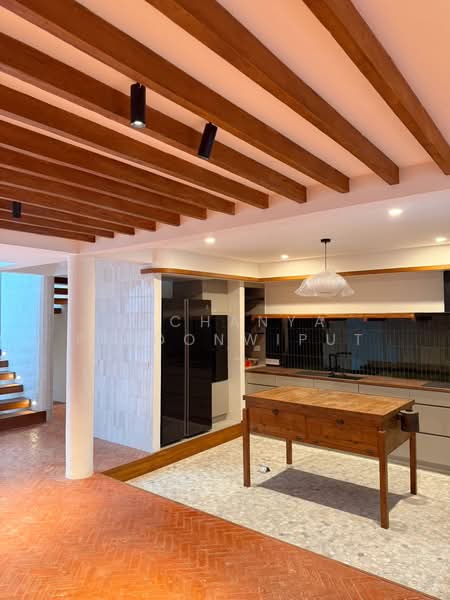New Townhouse For Rent Contemporary Style at Phrom Phong, Bangkok, สุขุมวิท 39, Khlong Tan Nua, Watthana, Bangkok, 2 Bedrooms, 350 sqm, Townhouse For Rent, by Suchanya Piboonwiput, 500146094 - DDproperty.com