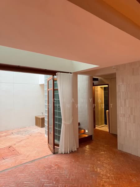 New Townhouse For Rent Contemporary Style at Phrom Phong, กรุงเทพ, สุขุมวิท 39, คลองตันเหนือ, วัฒนา, กรุงเทพ, 350 ตร.ม., ทาวน์เฮ้าส์ ให้เช่า, โดย Suchanya Piboonwiput, 500146094 - DDproperty.com
