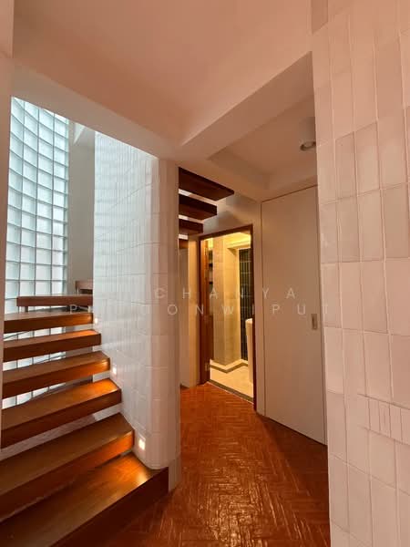 New Townhouse For Rent Contemporary Style at Phrom Phong, Bangkok, สุขุมวิท 39, Khlong Tan Nua, Watthana, Bangkok, 2 Bedrooms, 350 sqm, Townhouse For Rent, by Suchanya Piboonwiput, 500146094 - DDproperty.com