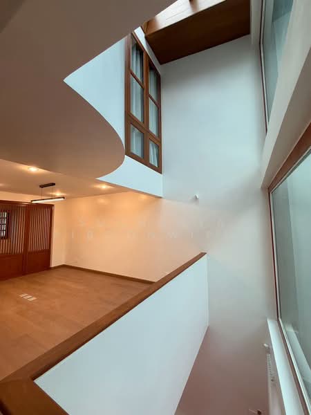 New Townhouse For Rent Contemporary Style at Phrom Phong, Bangkok, สุขุมวิท 39, Khlong Tan Nua, Watthana, Bangkok, 2 Bedrooms, 350 sqm, Townhouse For Rent, by Suchanya Piboonwiput, 500146094 - DDproperty.com