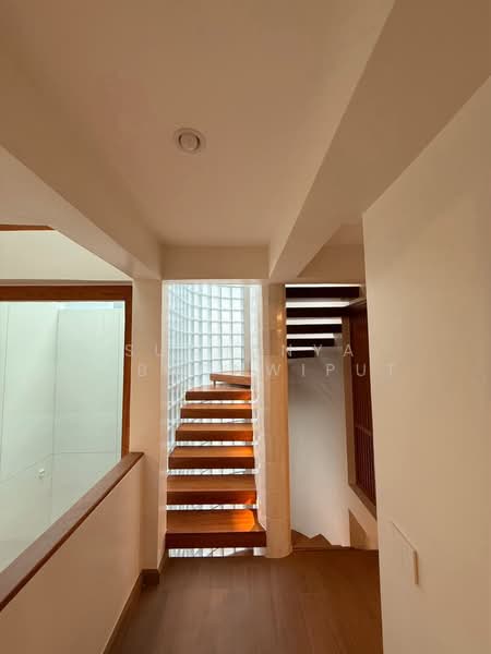 New Townhouse For Rent Contemporary Style at Phrom Phong, Bangkok, สุขุมวิท 39, Khlong Tan Nua, Watthana, Bangkok, 2 Bedrooms, 350 sqm, Townhouse For Rent, by Suchanya Piboonwiput, 500146094 - DDproperty.com