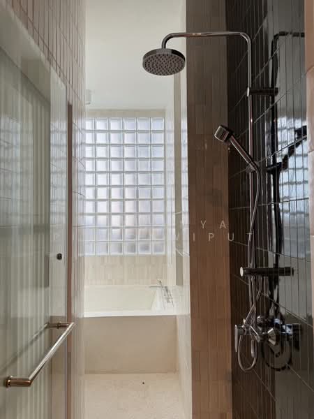 New Townhouse For Rent Contemporary Style at Phrom Phong, Bangkok, สุขุมวิท 39, Khlong Tan Nua, Watthana, Bangkok, 2 Bedrooms, 350 sqm, Townhouse For Rent, by Suchanya Piboonwiput, 500146094 - DDproperty.com
