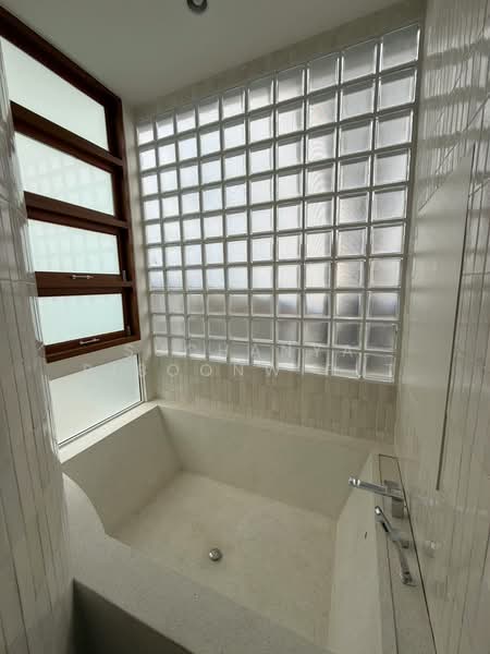 New Townhouse For Rent Contemporary Style at Phrom Phong, Bangkok, สุขุมวิท 39, Khlong Tan Nua, Watthana, Bangkok, 2 Bedrooms, 350 sqm, Townhouse For Rent, by Suchanya Piboonwiput, 500146094 - DDproperty.com