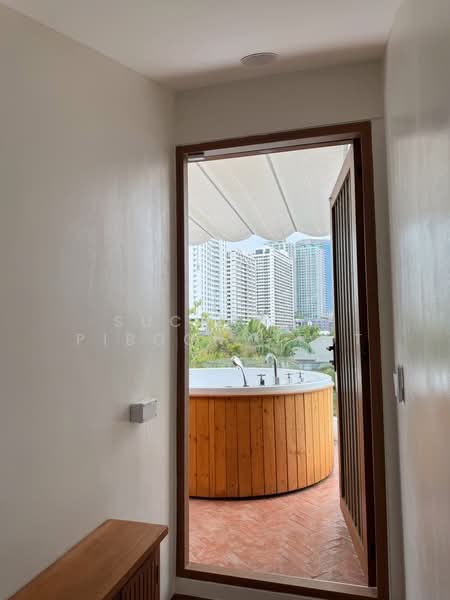 New Townhouse For Rent Contemporary Style at Phrom Phong, Bangkok, สุขุมวิท 39, Khlong Tan Nua, Watthana, Bangkok, 2 Bedrooms, 350 sqm, Townhouse For Rent, by Suchanya Piboonwiput, 500146094 - DDproperty.com