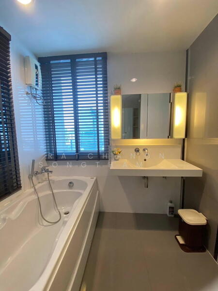 Rhythm Ratchada, Bangkok, 558 Ratchadaphisek Road, Samsen Nok, Huai Khwang, Bangkok, 2 Bedrooms, 74 sqm, Condo For Rent, by Ratchanon Songthammakul, 500146144 - DDproperty.com