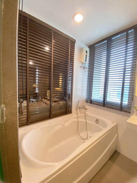 Rhythm Ratchada, Bangkok, 558 Ratchadaphisek Road, Samsen Nok, Huai Khwang, Bangkok, 2 Bedrooms, 74 sqm, Condo For Rent, by Ratchanon Songthammakul, 500146144 - DDproperty.com