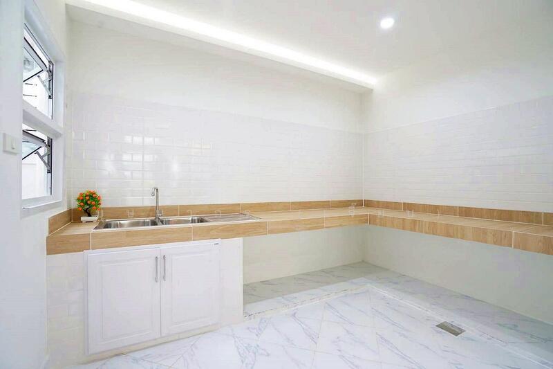 ทาวน์โฮม 3 ชั้น รีโนเวทใหม่ สไตล์มินิมอล หมู่บ้านทองภูมิ วิลล่า ซอยเอกชัย 66 ใกล้บิ๊กซี บางบอน, Bangkok, เอกชัย, Bang Bon, Bang Bon, Bangkok, 3 Bedrooms, 160 sqm, Townhouse For Sale, by บุษบากร (เจี๊ยบ), 500146297 - DDproperty.com