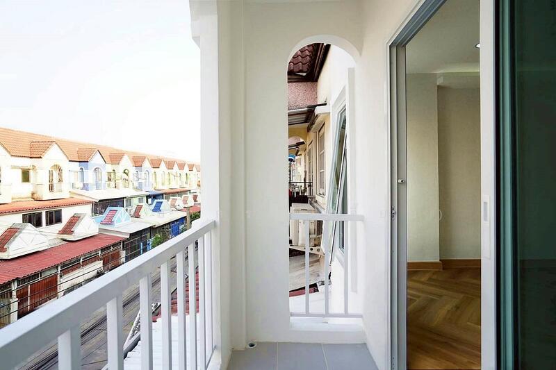 ทาวน์โฮม 3 ชั้น รีโนเวทใหม่ สไตล์มินิมอล หมู่บ้านทองภูมิ วิลล่า ซอยเอกชัย 66 ใกล้บิ๊กซี บางบอน, Bangkok, เอกชัย, Bang Bon, Bang Bon, Bangkok, 3 Bedrooms, 160 sqm, Townhouse For Sale, by บุษบากร (เจี๊ยบ), 500146297 - DDproperty.com