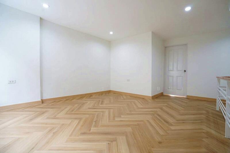 ทาวน์โฮม 3 ชั้น รีโนเวทใหม่ สไตล์มินิมอล หมู่บ้านทองภูมิ วิลล่า ซอยเอกชัย 66 ใกล้บิ๊กซี บางบอน, Bangkok, เอกชัย, Bang Bon, Bang Bon, Bangkok, 3 Bedrooms, 160 sqm, Townhouse For Sale, by บุษบากร (เจี๊ยบ), 500146297 - DDproperty.com