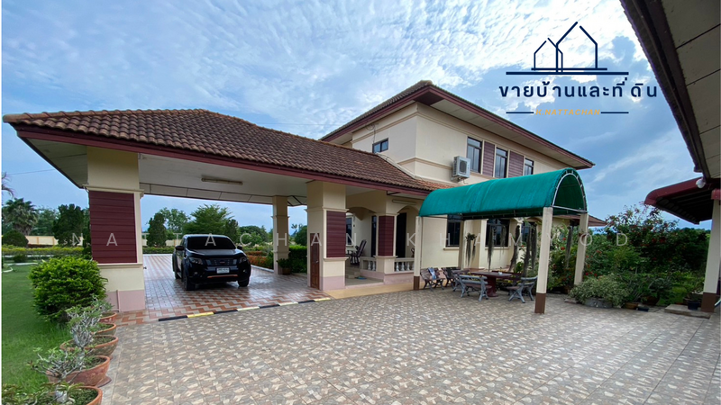 Exquisite English Cottage Retreat: 360-Degree Panoramic Mountain Vistas in Phrao, Chiang Mai., Chiang Mai, -, Khuan Phak, Phrao, Chiang Mai, 4 Bedrooms, 433 sqm, Single Detached House For Sale, by Nattachan Khamyod, 500146302 - Garage - DDproperty.com