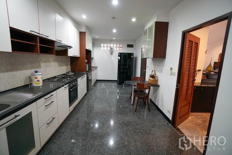 For Rent 3 Bedroom Condo in Khlong Tan Nuea, Watthana, Bangkok BTS Phrom Phong bre0792, Bangkok, Khlong Tan Nua, Watthana, Bangkok, 3 Bedrooms, 320 sqm, Single Detached House For Rent, by Hero Realtor Co., Ltd., 500146677 - DDproperty.com