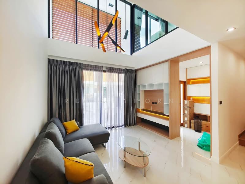 ให้เช่า - ทาวน์เฮ้าส์ในโครงการ ให้เช่า – ใกล้เซ็นทรัลเฟสติวัล เพียง 10 นาที ค่าเช่า 35,000 บาท / เดือน รหัสทรั, เชียงใหม่