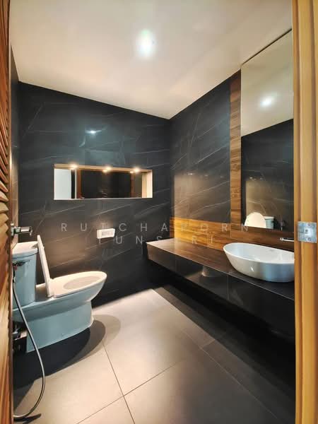 ให้เช่า - ทาวน์เฮ้าส์ในโครงการ ให้เช่า – ใกล้เซ็นทรัลเฟสติวัล เพียง 10 นาที ค่าเช่า 35,000 บาท / เดือน รหัสทรั, เชียงใหม่