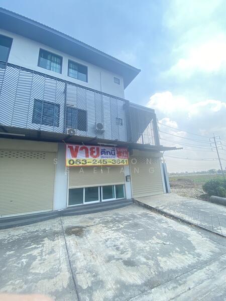 ขาย - ขายอาคารพาณิชย์ ใกล้ทางด่วนบางพูน มีลิฟท์โดยสาร ถนนรังสิต-ปทุมธานี (346) ตำบลบ้านกลาง เมืองปทุมธานี, ปทุมธานี