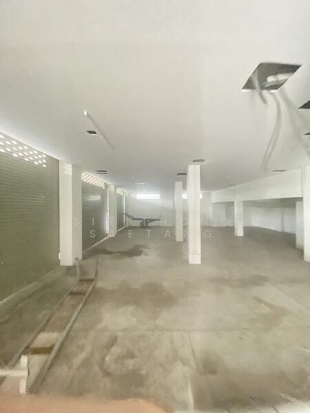 ขาย - ขายอาคารพาณิชย์ ใกล้ทางด่วนบางพูน มีลิฟท์โดยสาร ถนนรังสิต-ปทุมธานี (346) ตำบลบ้านกลาง เมืองปทุมธานี, ปทุมธานี