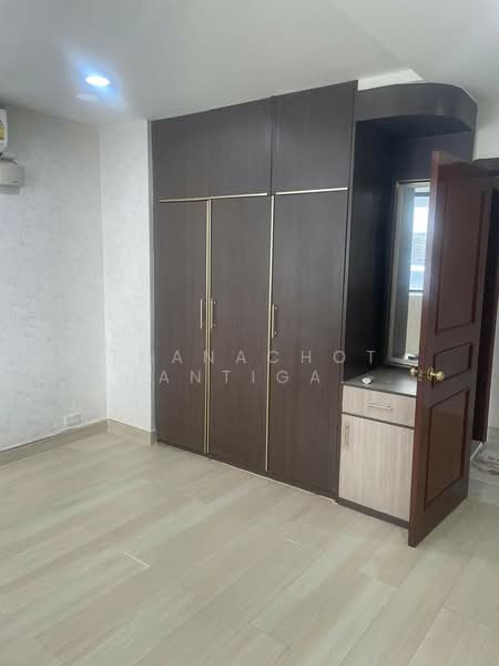 President Park Sukhumvit 24, Bangkok, 99 Sukhumvit 24 Alley, Khlongtoei Nua, Watthana, Bangkok, 3 Bedrooms, 223 sqm, Condo For Rent, by Thanachot Khantigamongun, 500147112 - DDproperty.com