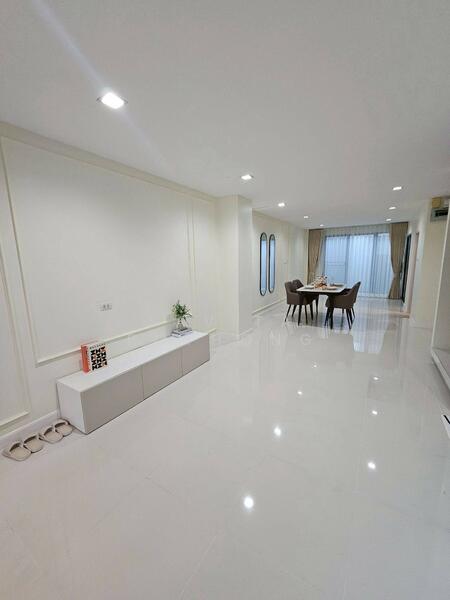 Grand I-Design Vibhavadi : แกรนด์ ไอ-ดีไซน์ วิภาวดีฯ, กรุงเทพ, 279 ถนน วิภาวดีรังสิต, สนามบิน, ดอนเมือง, กรุงเทพ, 200 ตร.ม., ทาวน์เฮ้าส์ ขาย, โดย Savita Pothong, 500147201 - DDproperty.com