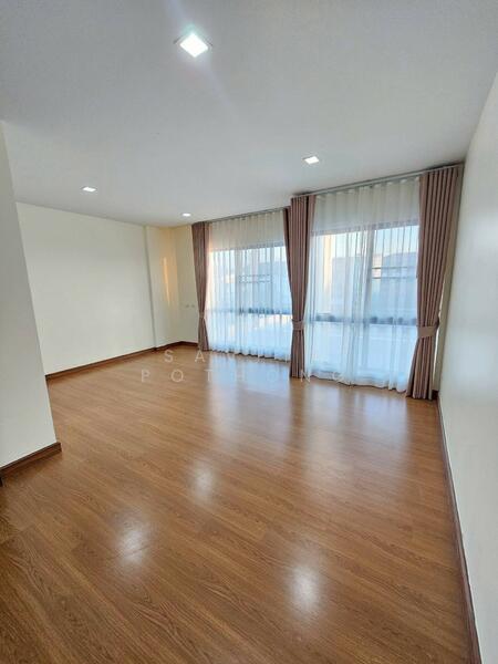 Grand I-Design Vibhavadi : แกรนด์ ไอ-ดีไซน์ วิภาวดีฯ, กรุงเทพ, 279 ถนน วิภาวดีรังสิต, สนามบิน, ดอนเมือง, กรุงเทพ, 200 ตร.ม., ทาวน์เฮ้าส์ ขาย, โดย Savita Pothong, 500147201 - DDproperty.com