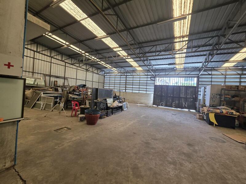 Commercial Building Watcharapol, Bangkok, วัชรพล, Khlong Tanon, Sai Mai, Bangkok, , 180 sqm, Shophouse For Sale, by Line: @katagent, 500147266 - DDproperty.com