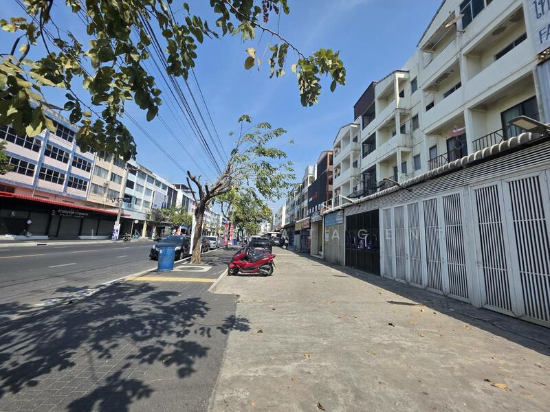 Commercial Building Watcharapol, Bangkok, วัชรพล, Khlong Tanon, Sai Mai, Bangkok, , 180 sqm, Shophouse For Sale, by Line: @katagent, 500147266 - DDproperty.com