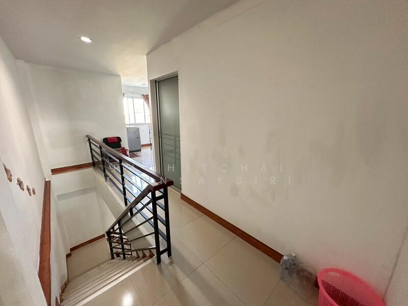 Three-and-a-half-story commercial building for sale, located opposite the Land Department in Khlong, Pathum Thani, Khlong Nung, Khlong Luang, Pathum Thani, 3 Bedrooms, 180 sqm, Townhouse For Sale, by Pichitchai Kaensaksiri, 500147336 - DDproperty.com