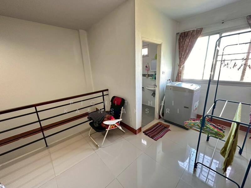 Three-and-a-half-story commercial building for sale, located opposite the Land Department in Khlong, Pathum Thani, Khlong Nung, Khlong Luang, Pathum Thani, 3 Bedrooms, 180 sqm, Townhouse For Sale, by Pichitchai Kaensaksiri, 500147336 - DDproperty.com