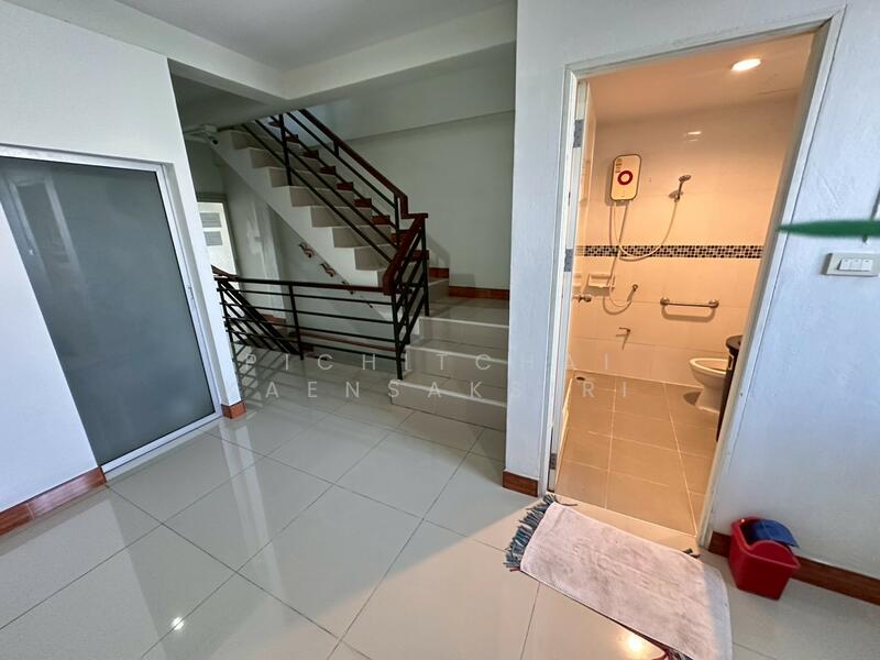 ขายอาคารพาณิชย์ 3 ชั้น ครึ่ง หน้ากรมที่ดินคลองหลวง, ปทุมธานี, คลองหนึ่ง, คลองหลวง, ปทุมธานี, 180 ตร.ม., ทาวน์เฮ้าส์ ขาย, โดย Pichitchai Kaensaksiri, 500147336 - DDproperty.com