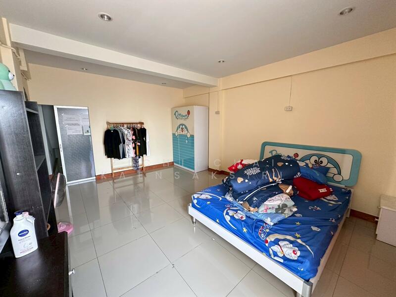 Three-and-a-half-story commercial building for sale, located opposite the Land Department in Khlong, Pathum Thani, Khlong Nung, Khlong Luang, Pathum Thani, 3 Bedrooms, 180 sqm, Townhouse For Sale, by Pichitchai Kaensaksiri, 500147336 - DDproperty.com