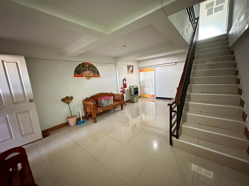 Three-and-a-half-story commercial building for sale, located opposite the Land Department in Khlong, Pathum Thani, Khlong Nung, Khlong Luang, Pathum Thani, 3 Bedrooms, 180 sqm, Townhouse For Sale, by Pichitchai Kaensaksiri, 500147336 - DDproperty.com